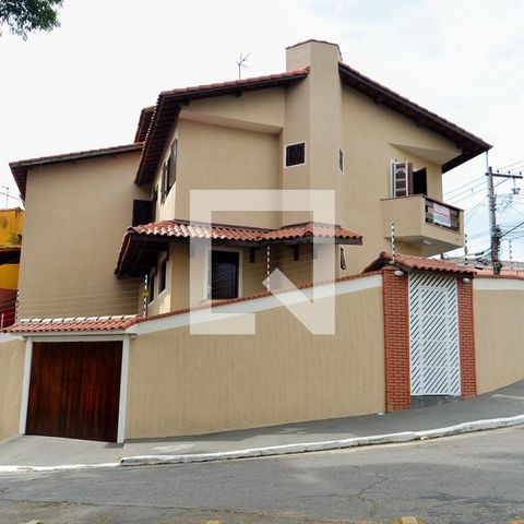 Casa à venda com 164m², 3 quartos e 3 vagasFachada