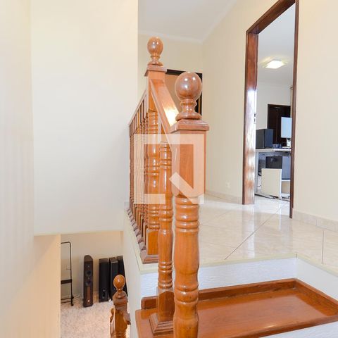 Casa à venda com 164m², 3 quartos e 3 vagasEscada dos Dormitórios