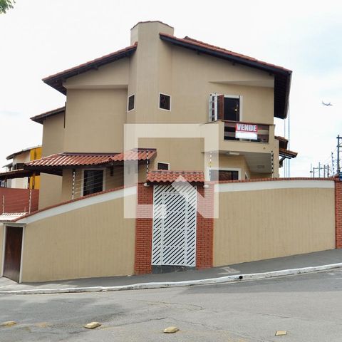 Casa à venda com 164m², 3 quartos e 3 vagasFachada