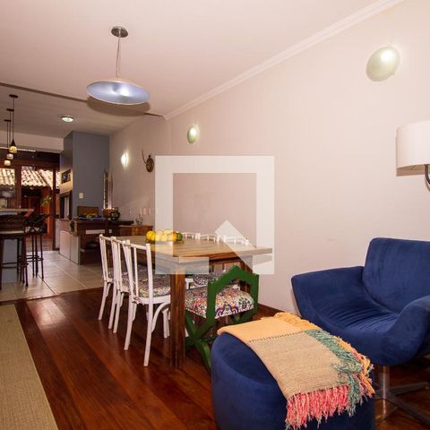 Casa para alugar com 182m², 3 quartos e 2 vagasSala