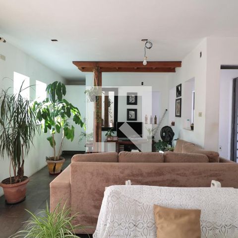 Casa à venda com 350m², 3 quartos e 2 vagasSala