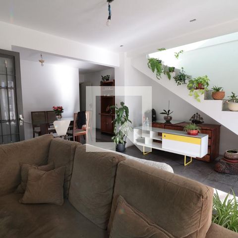 Casa à venda com 350m², 3 quartos e 2 vagasSala
