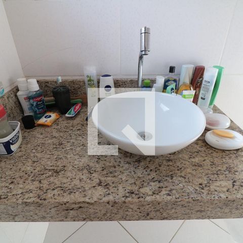 Casa à venda com 350m², 3 quartos e 2 vagasBanheiro da Suíte