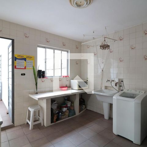 Casa à venda com 350m², 3 quartos e 2 vagasArea de Serviço
