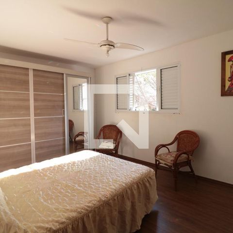 Casa à venda com 350m², 3 quartos e 2 vagasSuíte