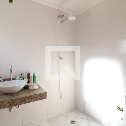 Casa à venda com 350m², 3 quartos e 2 vagasBanheiro da Suíte