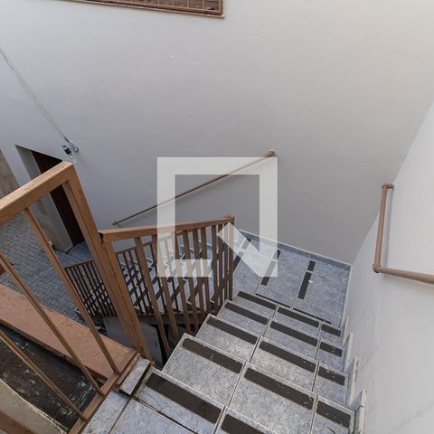 Casa à venda com 148m², 2 quartos e 2 vagasEscada