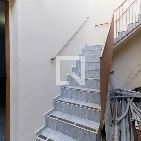 Casa à venda com 148m², 2 quartos e 2 vagasEscada