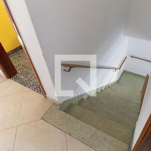 Casa à venda com 148m², 2 quartos e 2 vagasEscada