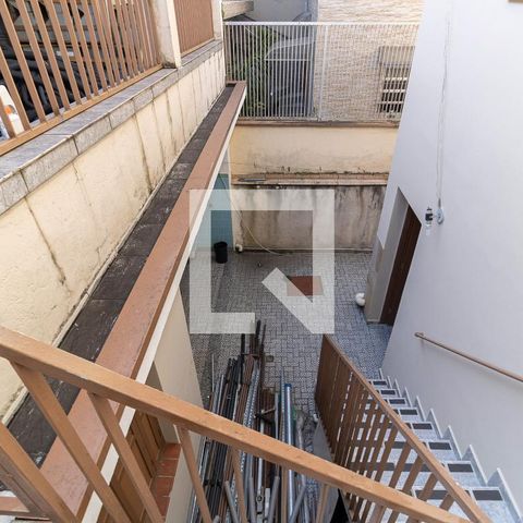 Casa à venda com 148m², 2 quartos e 2 vagasEscada