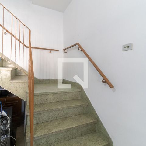 Casa à venda com 148m², 2 quartos e 2 vagasEscada