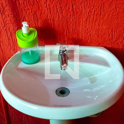 Casa à venda com 360m², 3 quartos e 2 vagasLavabo da Varanda - Torneira