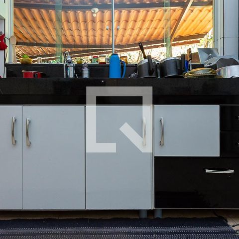 Casa à venda com 360m², 3 quartos e 2 vagasCozinha - Armário