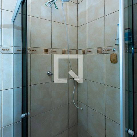 Casa à venda com 360m², 3 quartos e 2 vagasBanheiro Social - Box e Chuveiro