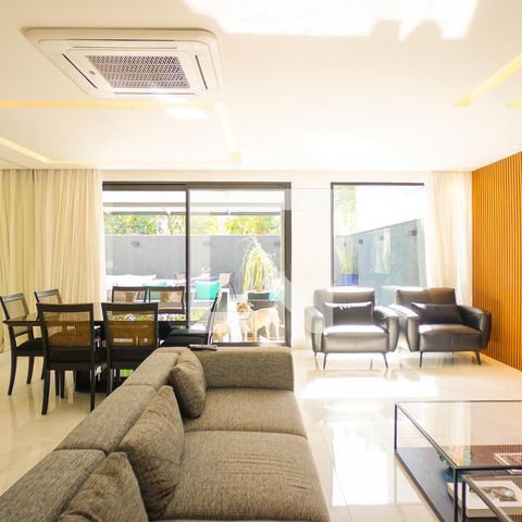 Casa de condomínio à venda com 400m², 4 quartos e 4 vagasSala