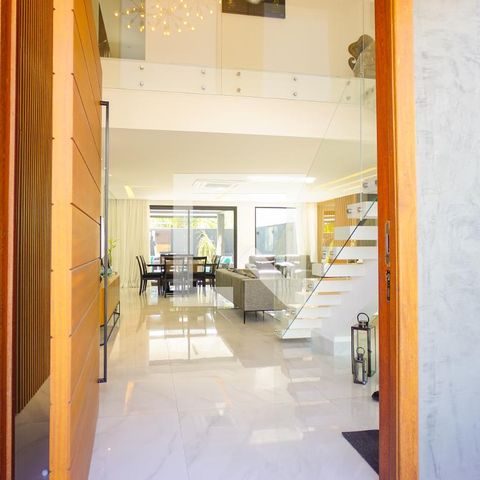 Casa de condomínio à venda com 400m², 4 quartos e 4 vagasSala