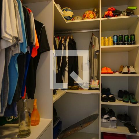 Casa de condomínio à venda com 400m², 4 quartos e 4 vagasCloset da suíte 2