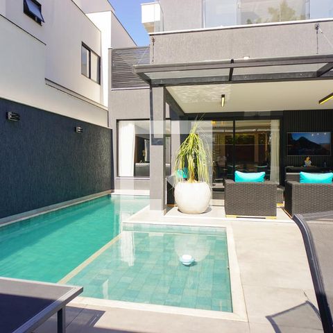 Casa de condomínio à venda com 400m², 4 quartos e 4 vagasPiscina