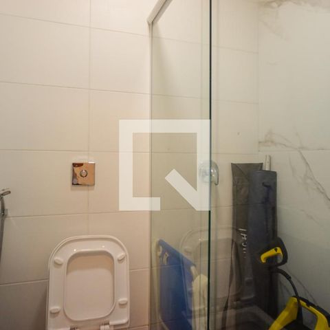 Casa de condomínio à venda com 400m², 4 quartos e 4 vagasBanheiro de Serviço