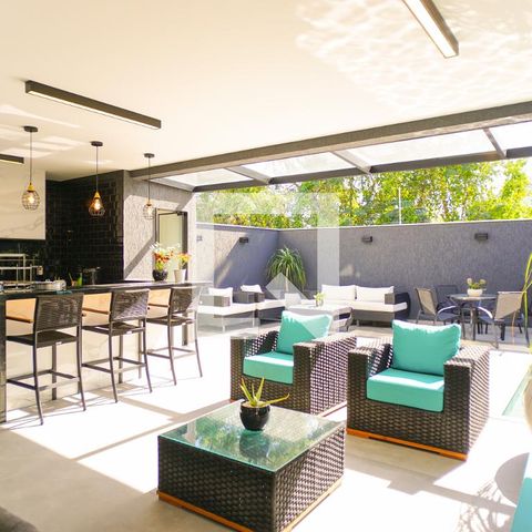 Casa de condomínio à venda com 400m², 4 quartos e 4 vagasVaranda da Sala