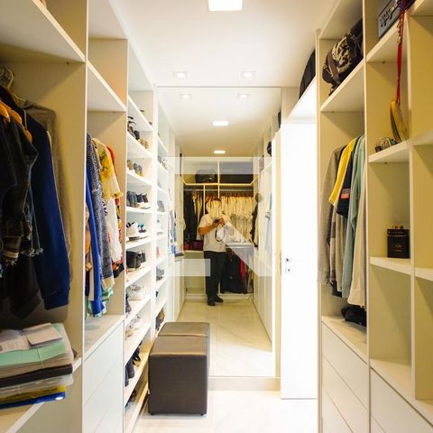 Casa de condomínio à venda com 400m², 4 quartos e 4 vagasCloset da suíte 1
