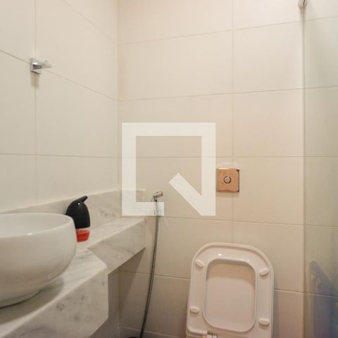 Casa de condomínio à venda com 400m², 4 quartos e 4 vagasBanheiro de Serviço