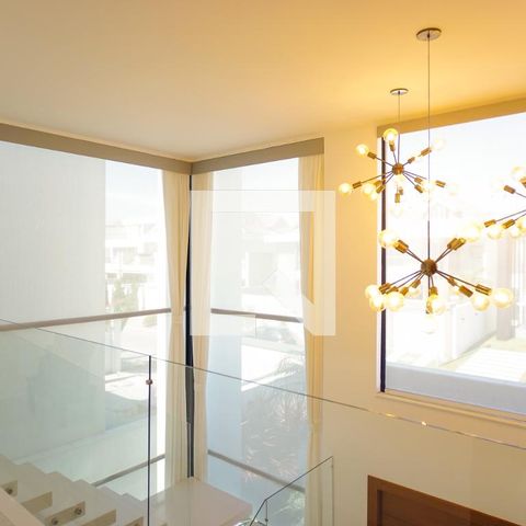 Casa de condomínio à venda com 400m², 4 quartos e 4 vagasHall da Escada