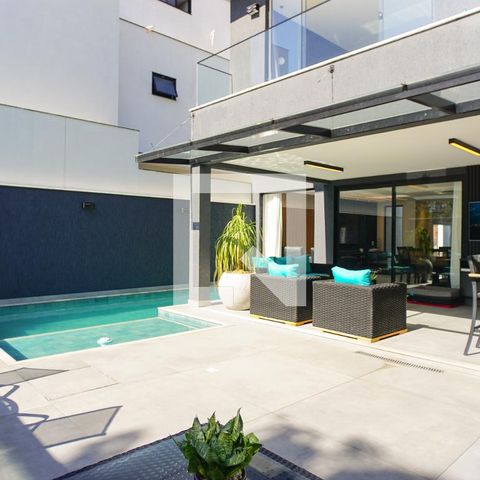 Casa de condomínio à venda com 400m², 4 quartos e 4 vagasPiscina