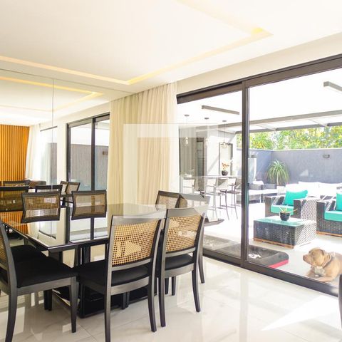 Casa de condomínio à venda com 400m², 4 quartos e 4 vagasSala