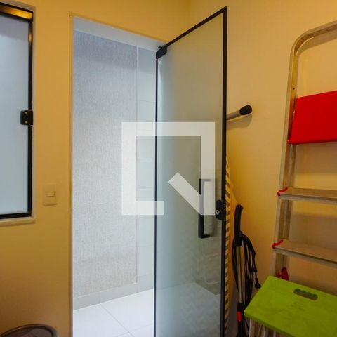Casa de condomínio à venda com 400m², 4 quartos e 4 vagasQuarto de Serviço