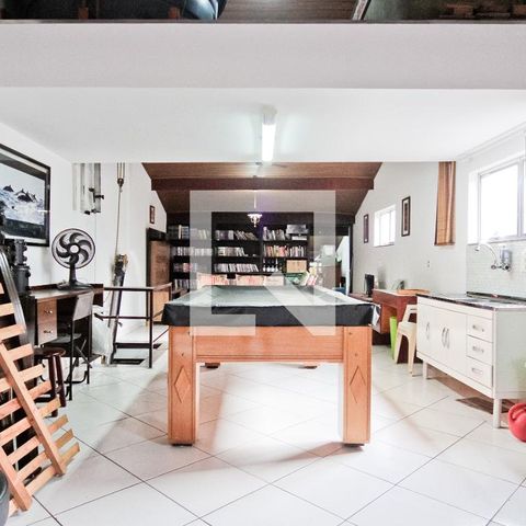 Casa à venda com 250m², 4 quartos e 2 vagasSótão