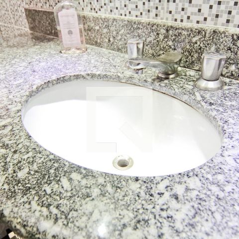 Casa à venda com 250m², 4 quartos e 2 vagasBanheiro