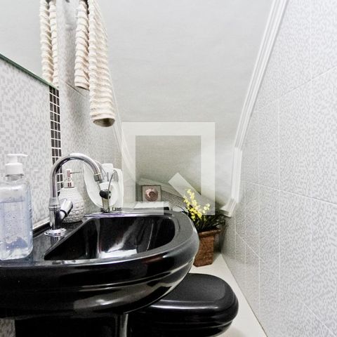 Casa à venda com 250m², 4 quartos e 2 vagasLavabo