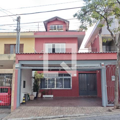 Casa à venda com 250m², 4 quartos e 2 vagasFachada
