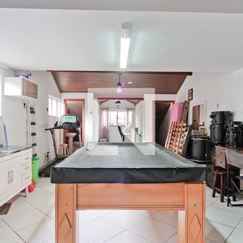Casa à venda com 250m², 4 quartos e 2 vagasSótão