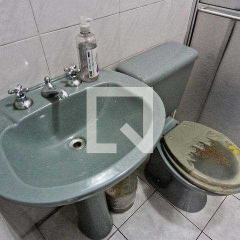 Casa à venda com 250m², 4 quartos e 2 vagasBanheiro de Serviço