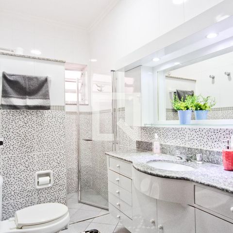 Casa à venda com 250m², 4 quartos e 2 vagasBanheiro