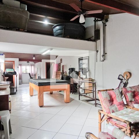 Casa à venda com 250m², 4 quartos e 2 vagasSótão