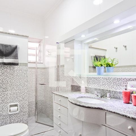 Casa à venda com 250m², 4 quartos e 2 vagasBanheiro