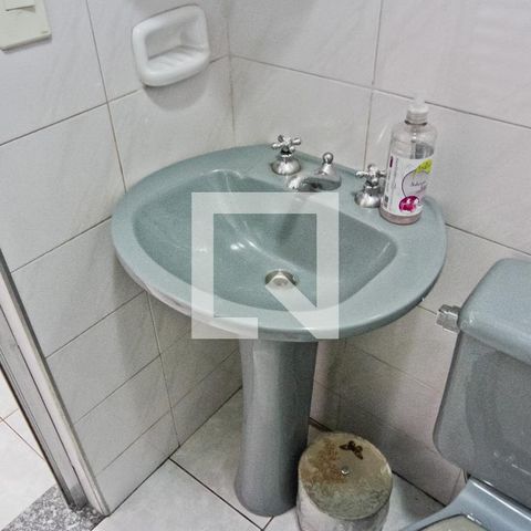 Casa à venda com 250m², 4 quartos e 2 vagasBanheiro de Serviço