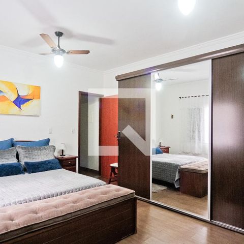 Casa à venda com 250m², 4 quartos e 2 vagasSuíte