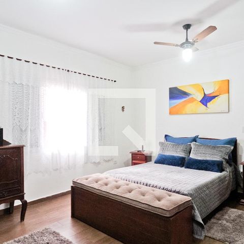 Casa à venda com 250m², 4 quartos e 2 vagasSuíte