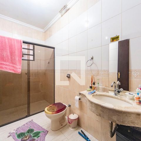 Casa à venda com 326m², 3 quartos e 6 vagasBanheiro 