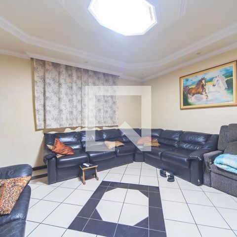 Casa à venda com 326m², 3 quartos e 6 vagasSala