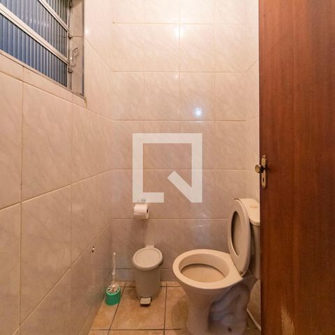 Casa à venda com 326m², 3 quartos e 6 vagasBanheiro de Serviço