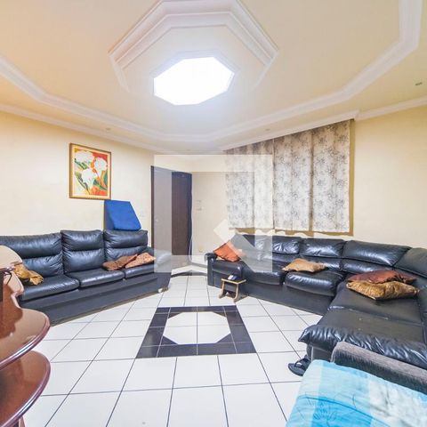 Casa à venda com 326m², 3 quartos e 6 vagasSala