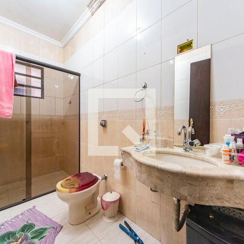 Casa à venda com 326m², 3 quartos e 6 vagasBanheiro 
