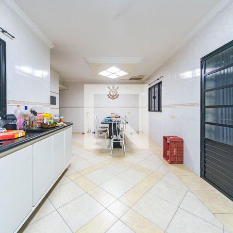 Casa à venda com 326m², 3 quartos e 6 vagasCozinha
