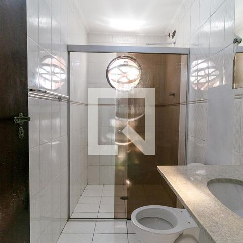 Casa à venda com 227m², 6 quartos e 2 vagasBanheiro 1