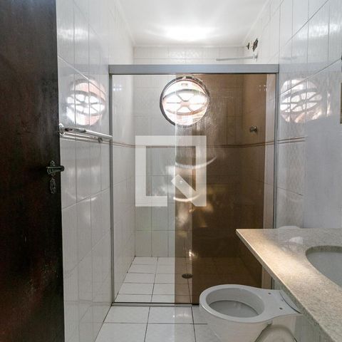 Casa à venda com 227m², 6 quartos e 2 vagasBanheiro 1